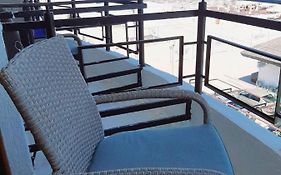 Adriano Pe Plaja Belona