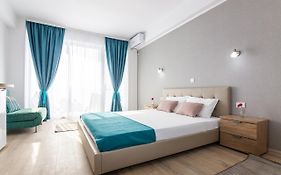 Adriano Pe Plaja Belona